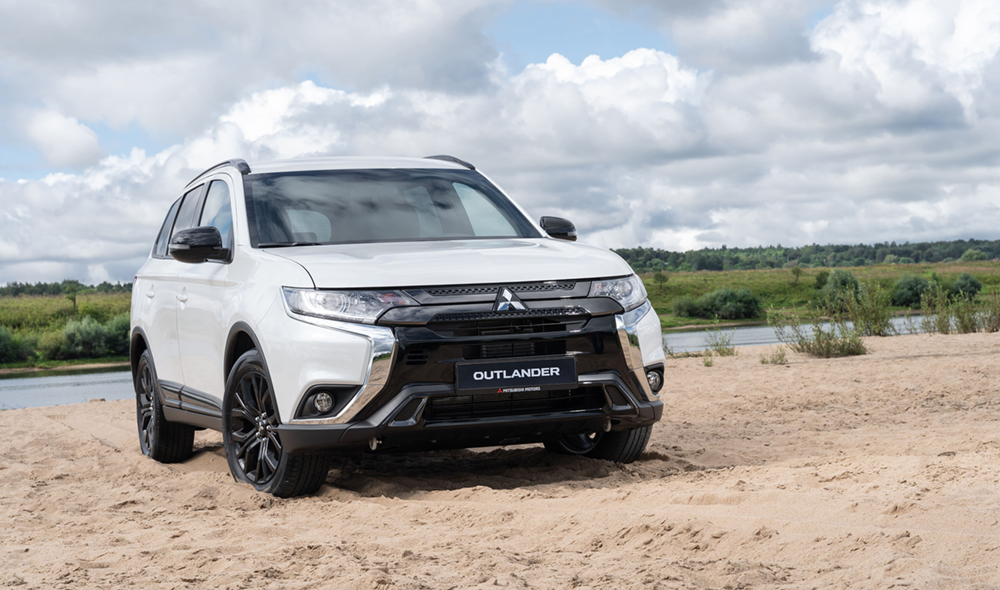 Mitsubishi outlander черный